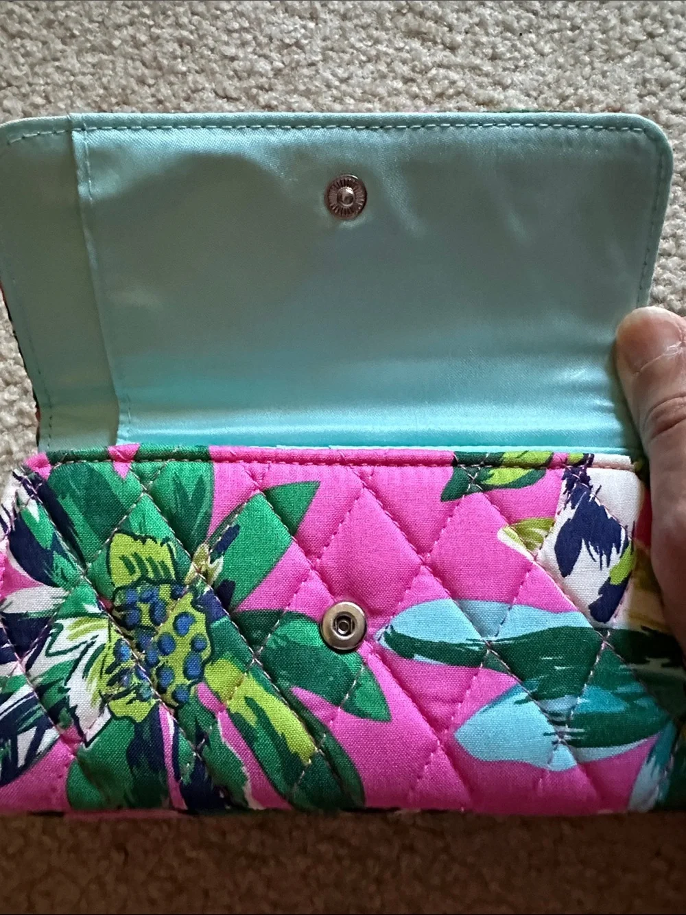Vera Bradley Pink Green Floral Quilted Wallet brand new - Picture 8 of 8